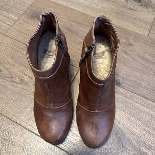 Ugg tan leather - ugg,