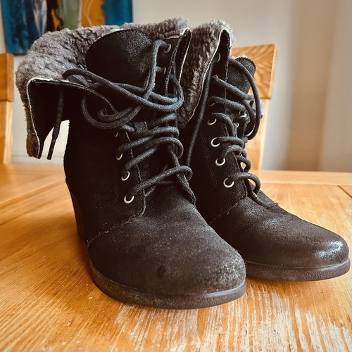 Ugg women real suede - women’s,