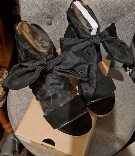 Stunning ugg wedge sandals - stunning,